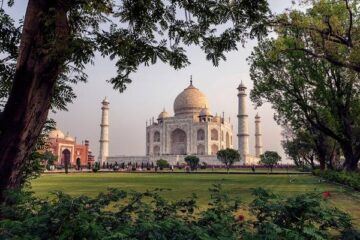 From Delhi Taj Mahal Sunrise and Agra Fort Tour by Car